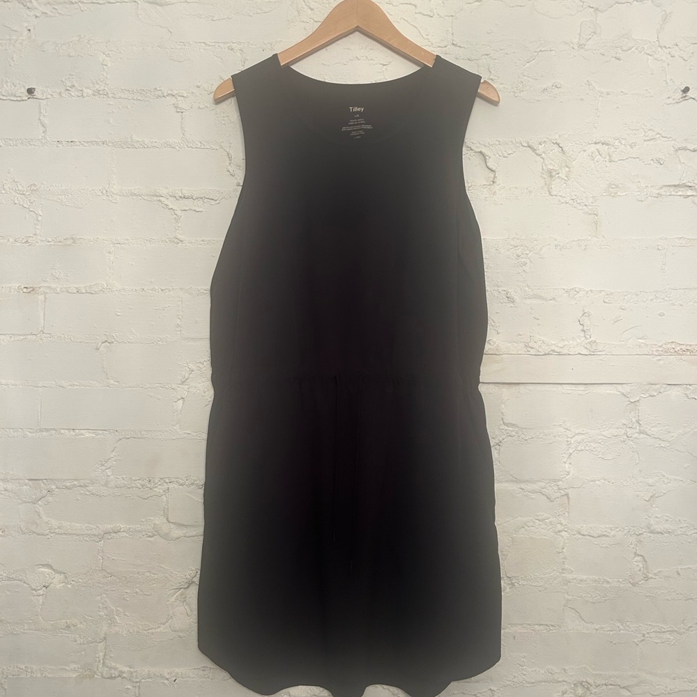 Black Sleeveless Midi Dress